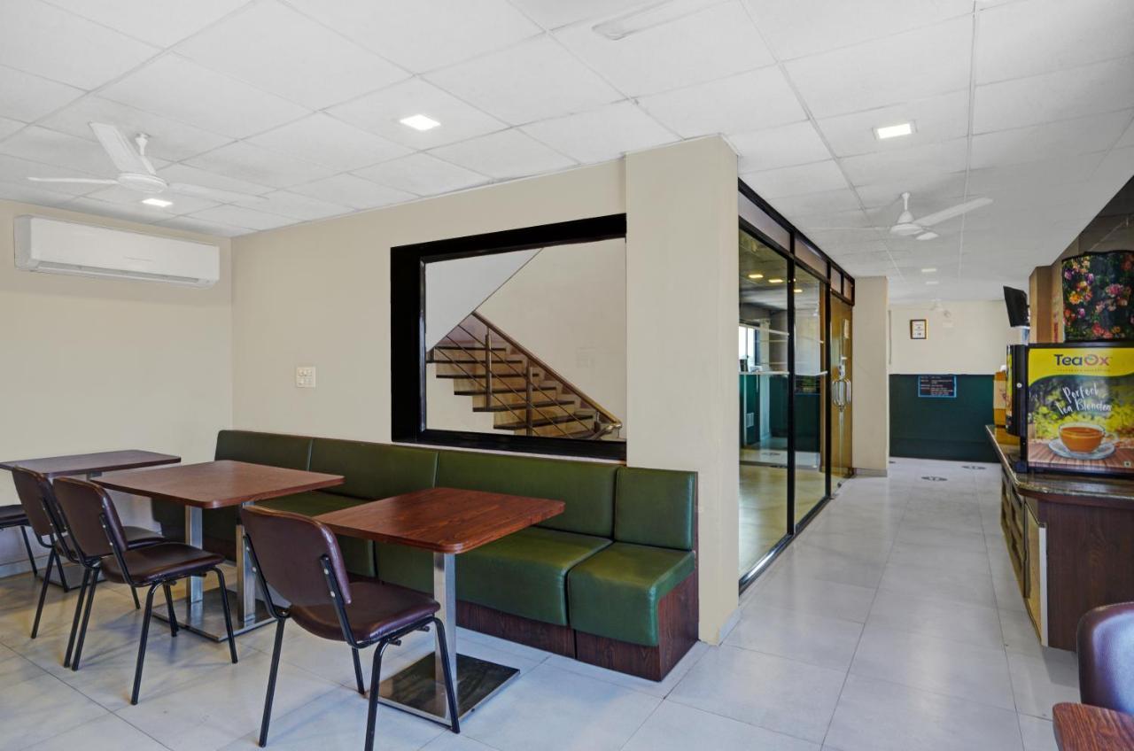 Greenotel Rooms Hazira, Сурат Экстерьер фото