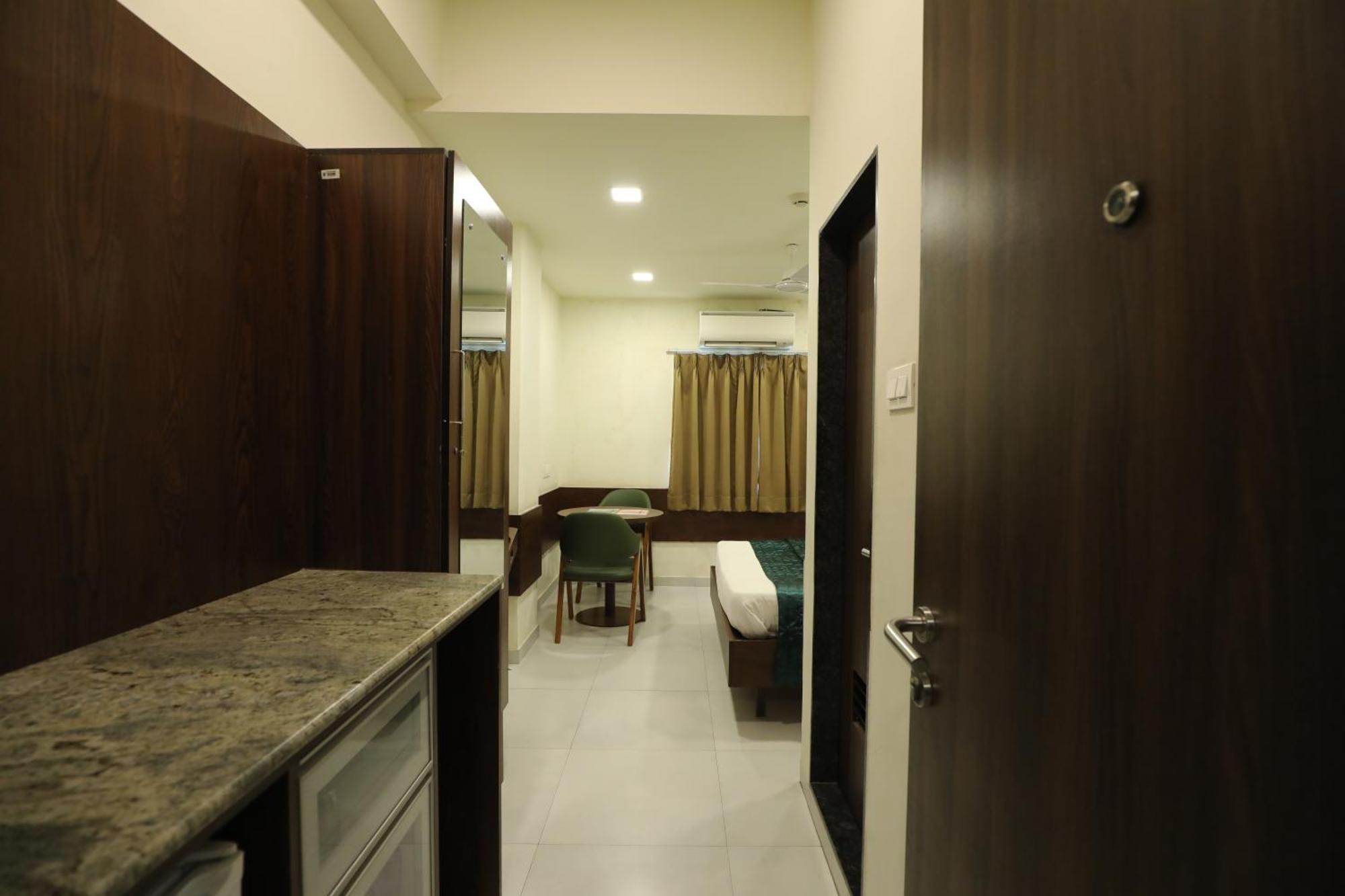 Greenotel Rooms Hazira, Сурат Экстерьер фото