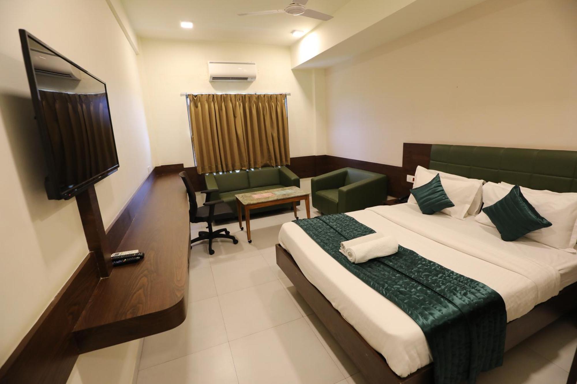 Greenotel Rooms Hazira, Сурат Экстерьер фото