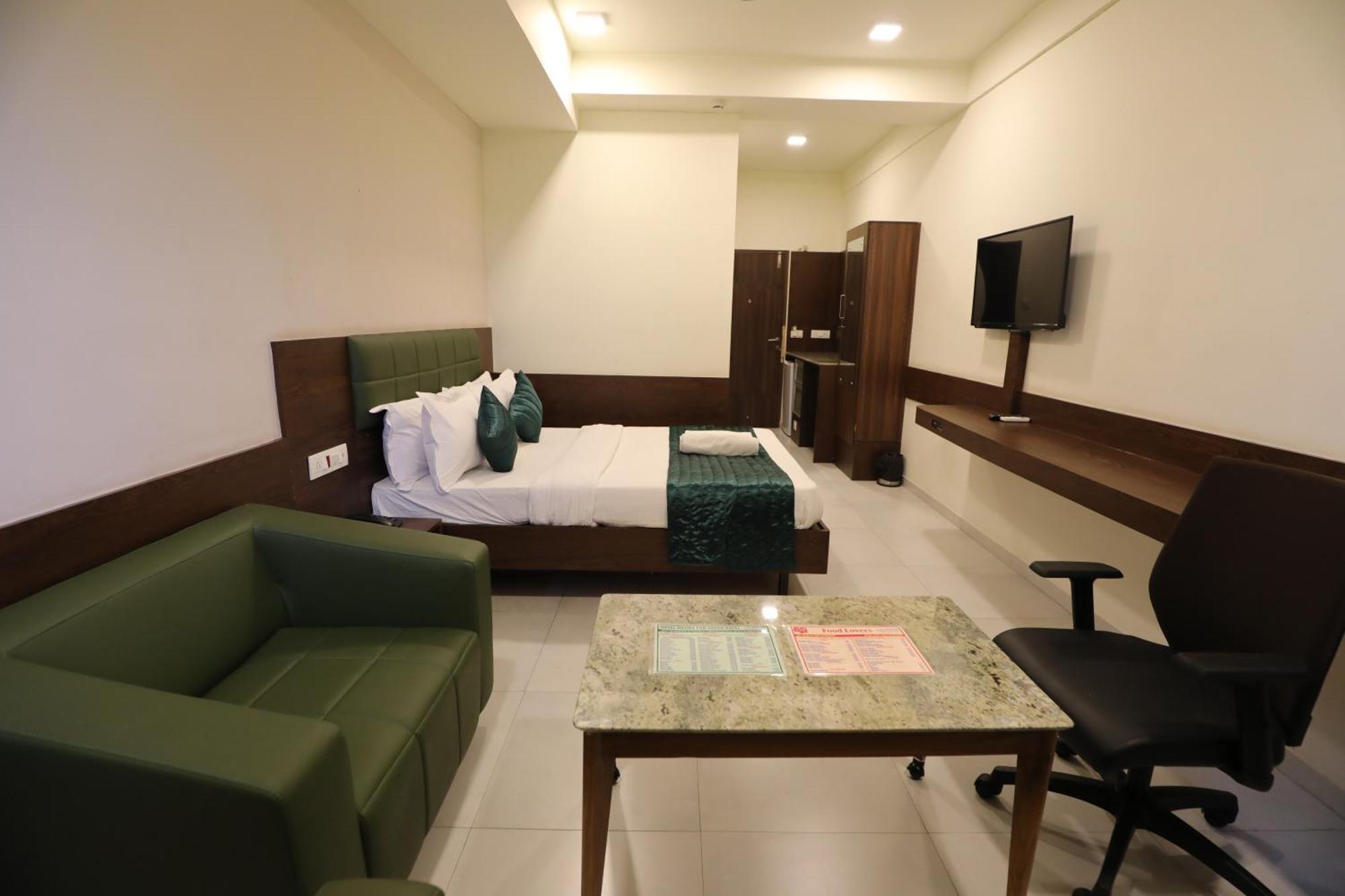 Greenotel Rooms Hazira, Сурат Экстерьер фото
