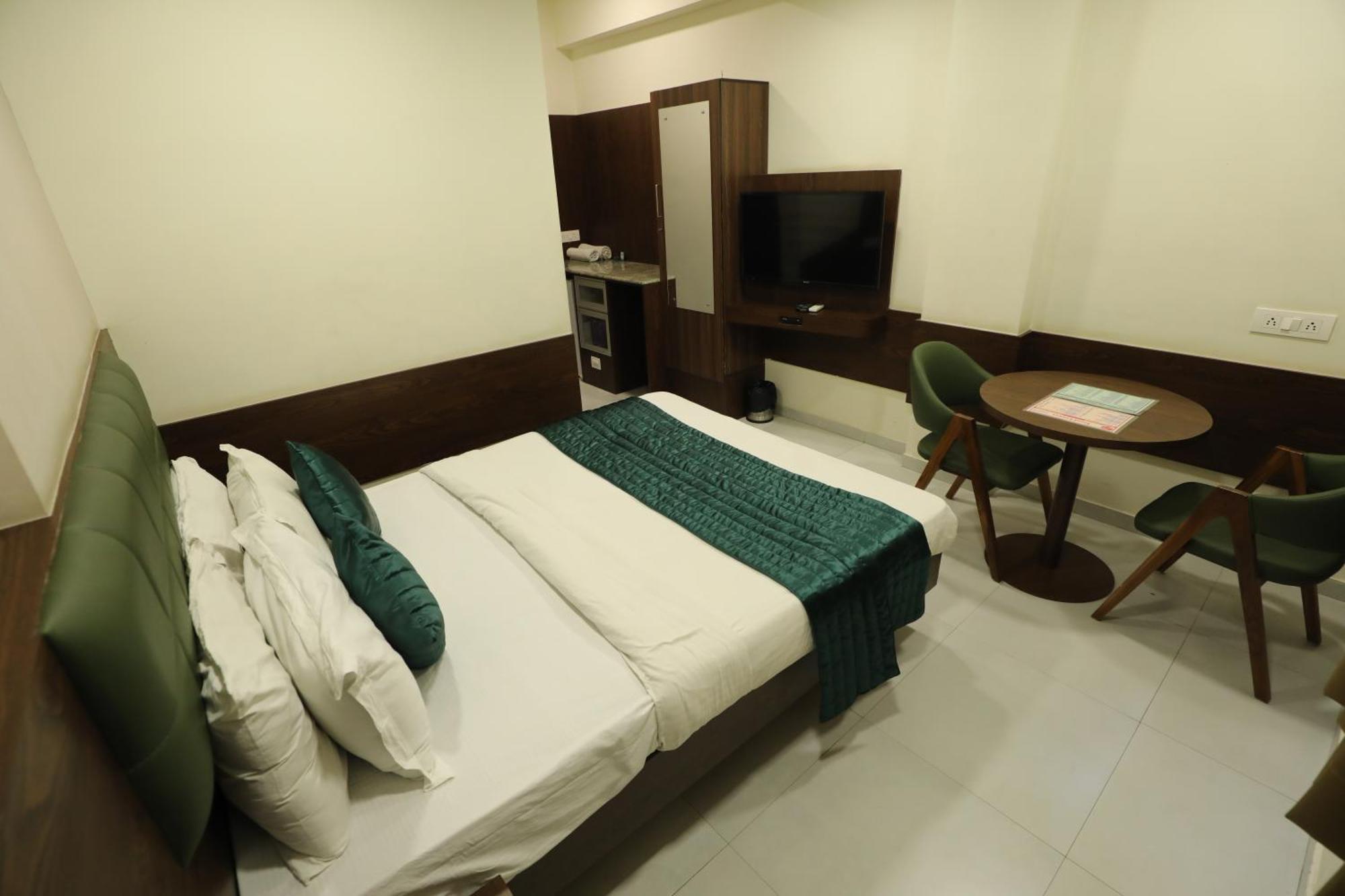 Greenotel Rooms Hazira, Сурат Экстерьер фото