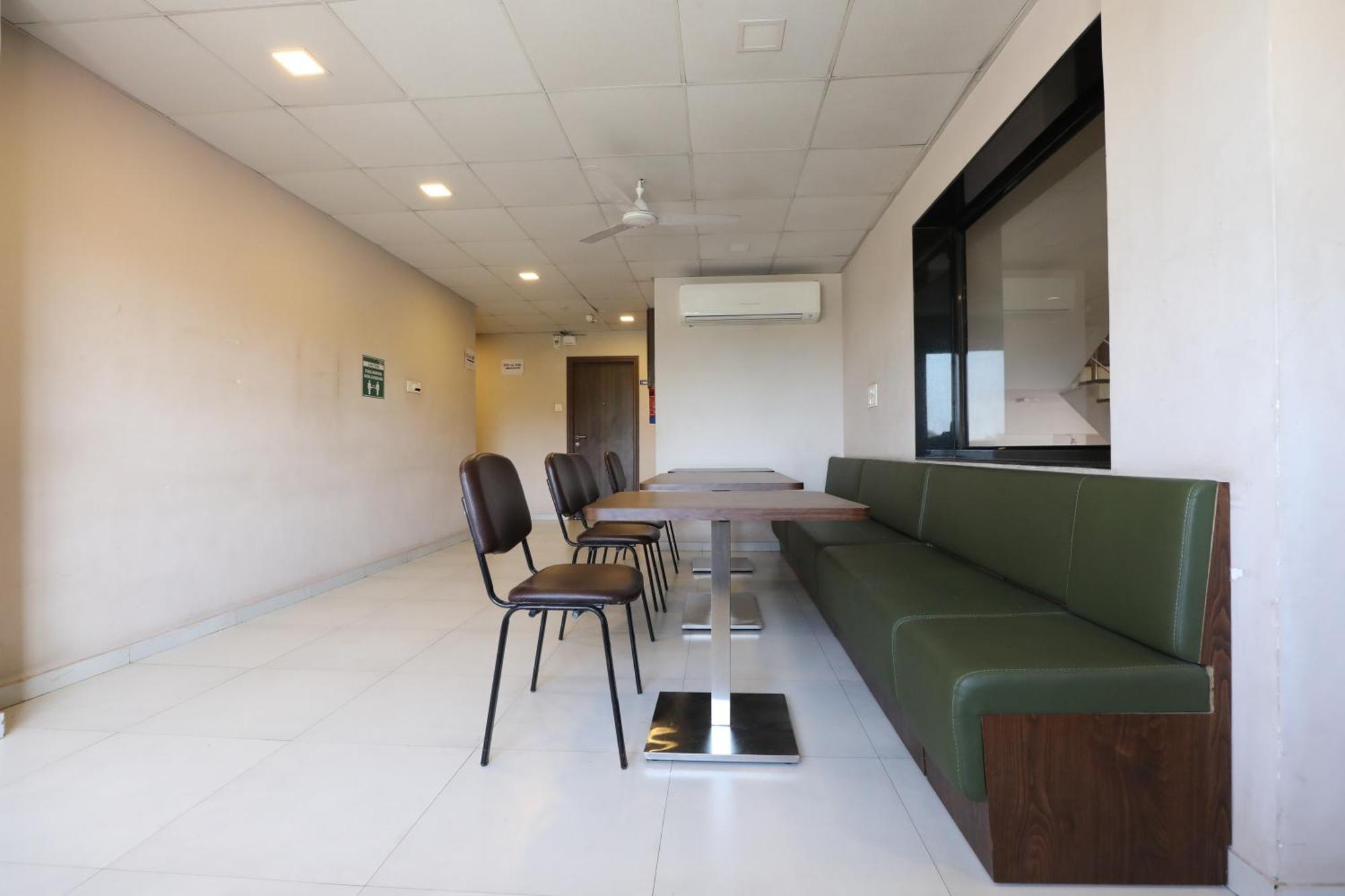 Greenotel Rooms Hazira, Сурат Экстерьер фото